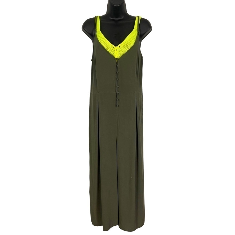 Guc Kendall and Kylie jumper, material buttons, khaki green, size Medium